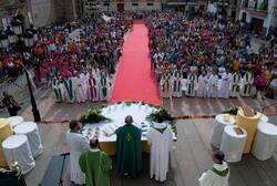 900 jóvenes en la MiniJMJ de Almodóvar del Campo - Un momento de la Eucaristía del domingo